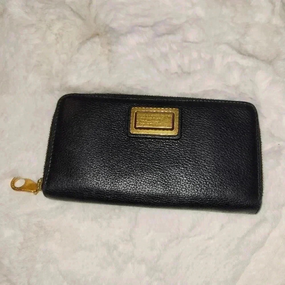 Marc By Marc Jacobs Handbags - Marc Jacobs Large Black Leather Gold Zip Around Waller